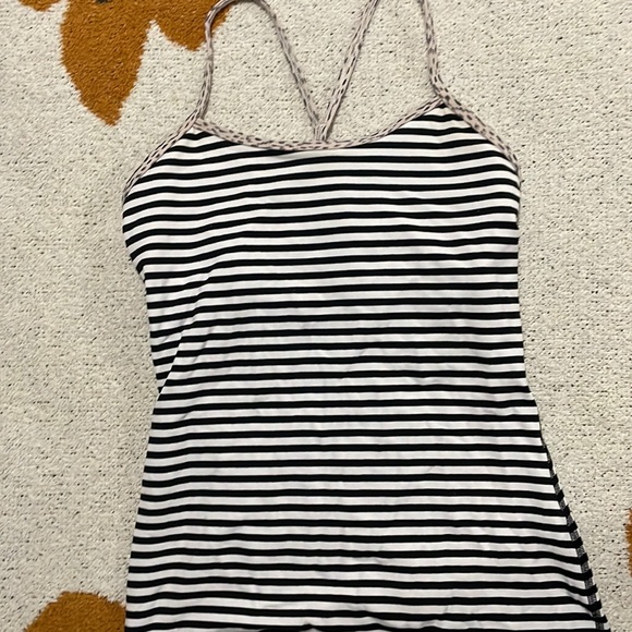 Lulu tank size 6 - Picture 1 of 3